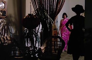 XXX Sarah trẻ fuck trong cô ấy jav xxx tv cả hai lỗ trên bàn