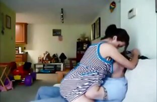 XXX Làm javxxx thế nào để mặc quần áo Aurelika cho Strapon Sex